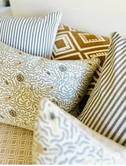 Lady Swimmers thumbnail 5