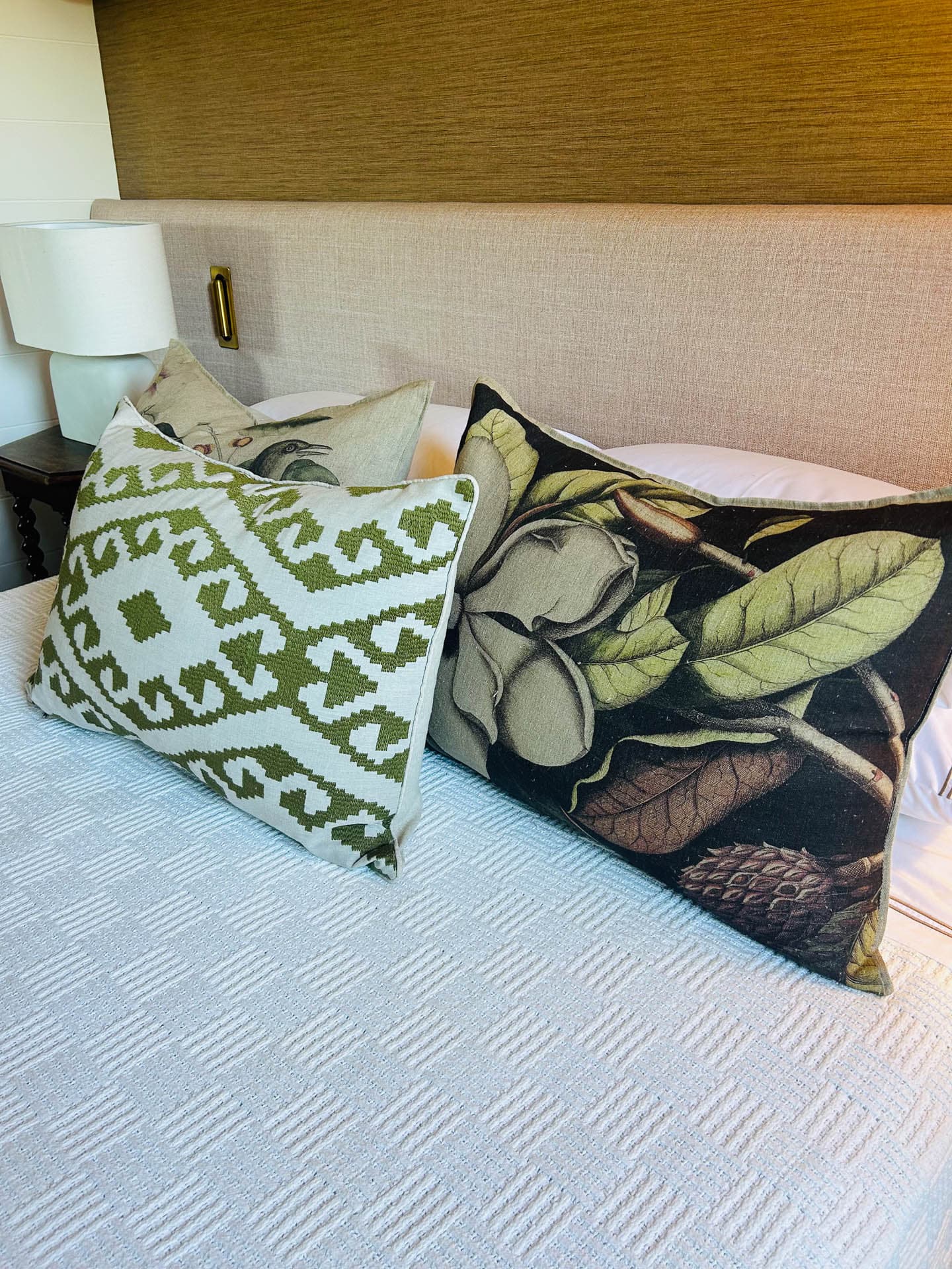 Magnolia on Linen cushion